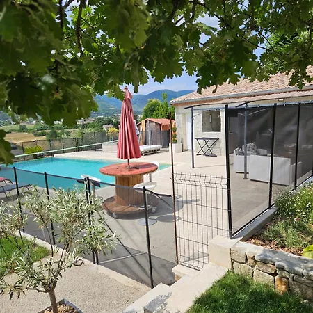 Avec Piscine Et Apartment *